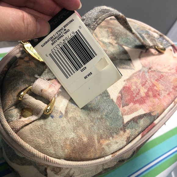 Maggyb Soft lrg PLUS danielle cosmetic travel bag PLUS ocean reef body scrubber - Picture 7 of 13